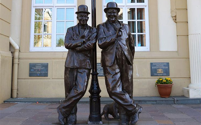 Laurel & Hardy statue in Ulverston
